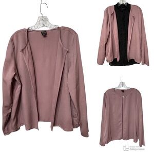 Eileen Fisher. 100% silk single button blouse